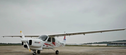 我国首款四座氢燃料电池飞机 RX4M 成功首飞 绿色航空迎来历史性突破