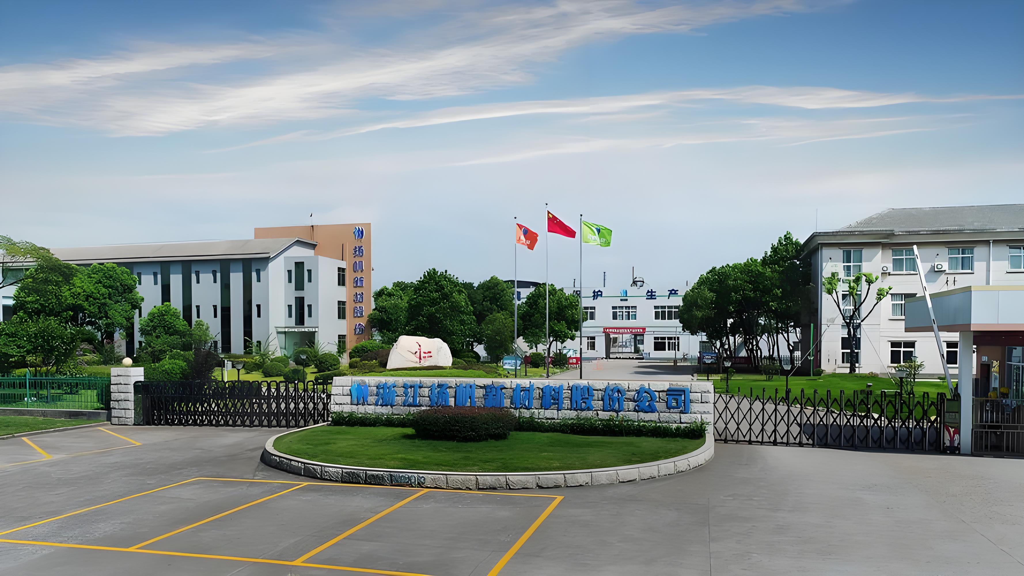 光引发剂狂奔,中间体失速,扭亏之后再度承压